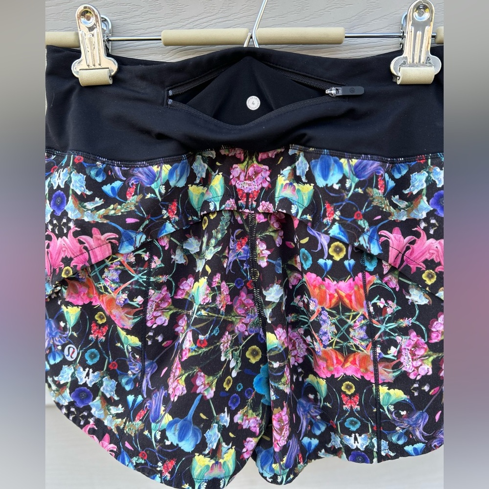 Lululemon Speed Up Shorts size 4 EUC. 4 inch inseam - Picture 6 of 9